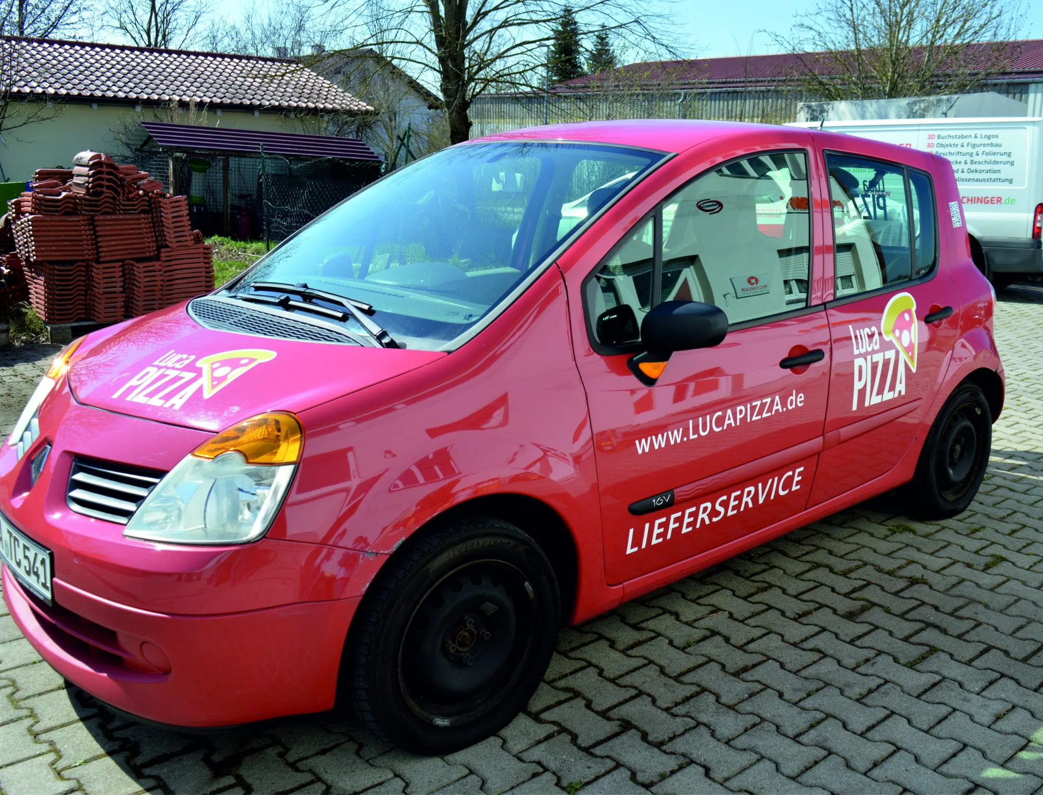 PKW Beschriftung Pizza Lieferdienst Fahrzeug