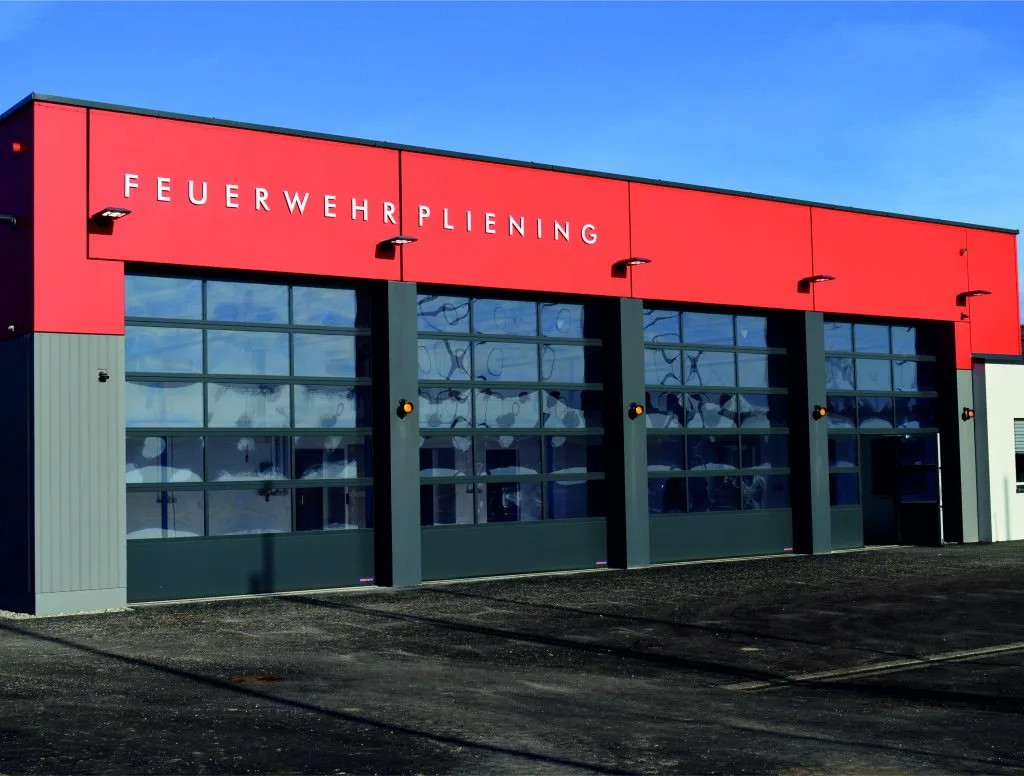 Fassadenbeschriftung mit Einzeluchstaben